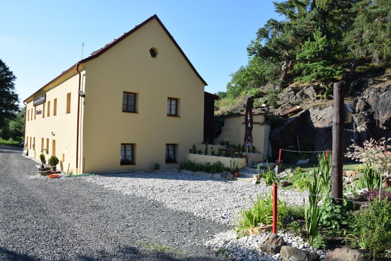Apartmany Pod Klasterem Kladruby  Luaran gambar