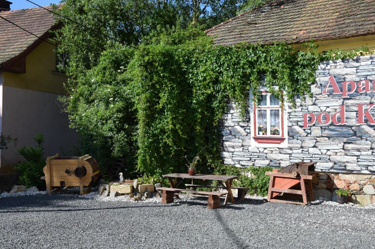 Apartmany Pod Klasterem Kladruby  Luaran gambar