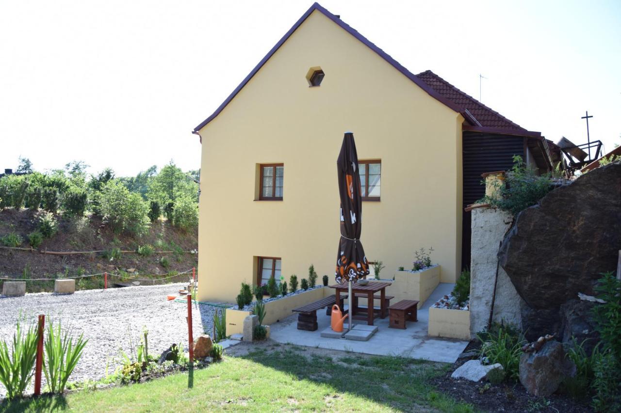 Apartmany Pod Klasterem Kladruby  Luaran gambar