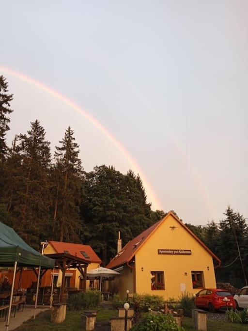 Apartmany Pod Klasterem Kladruby  Luaran gambar
