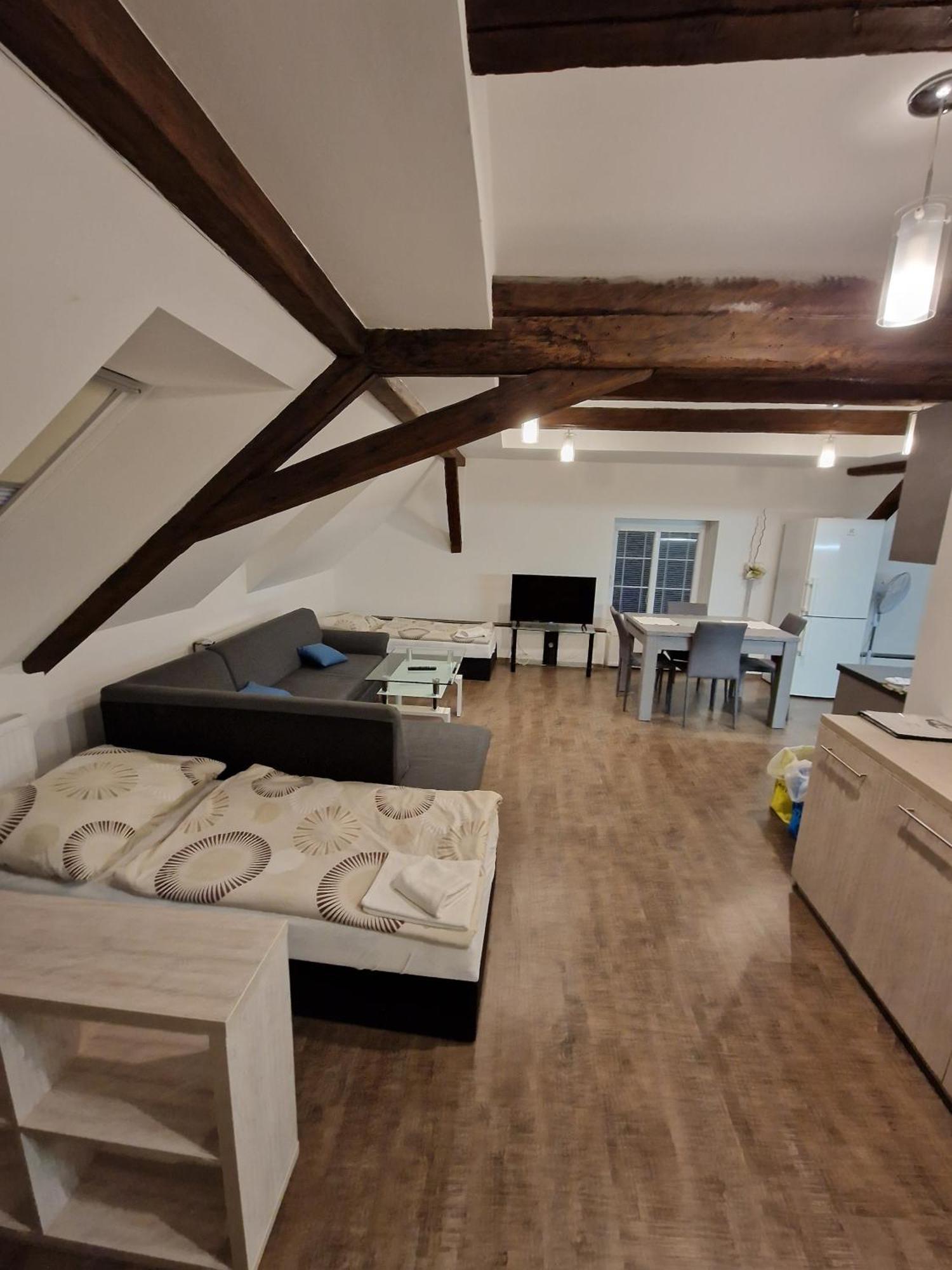 Apartmany Pod Klasterem Kladruby  Luaran gambar