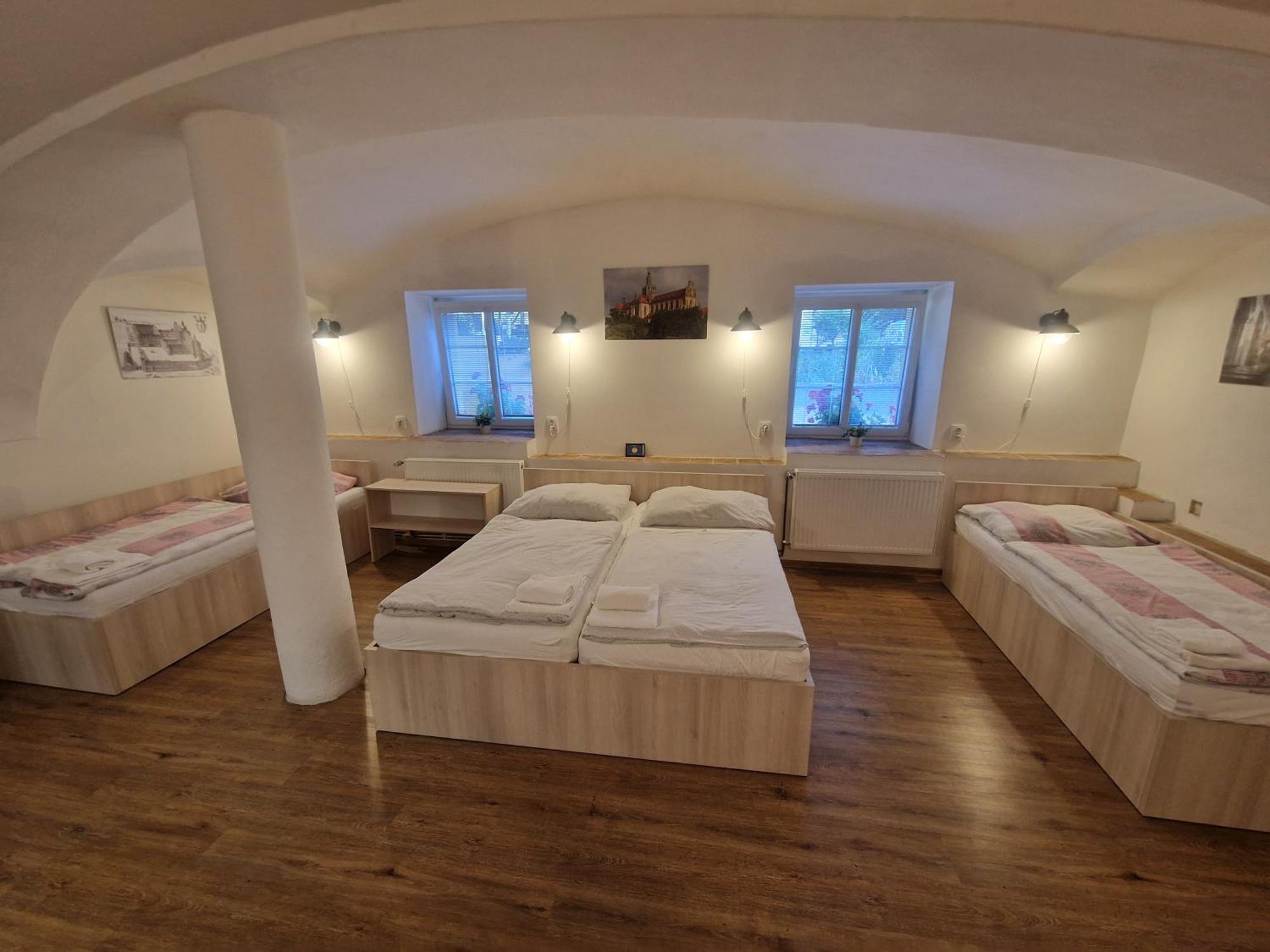 Apartmany Pod Klasterem Kladruby  Luaran gambar