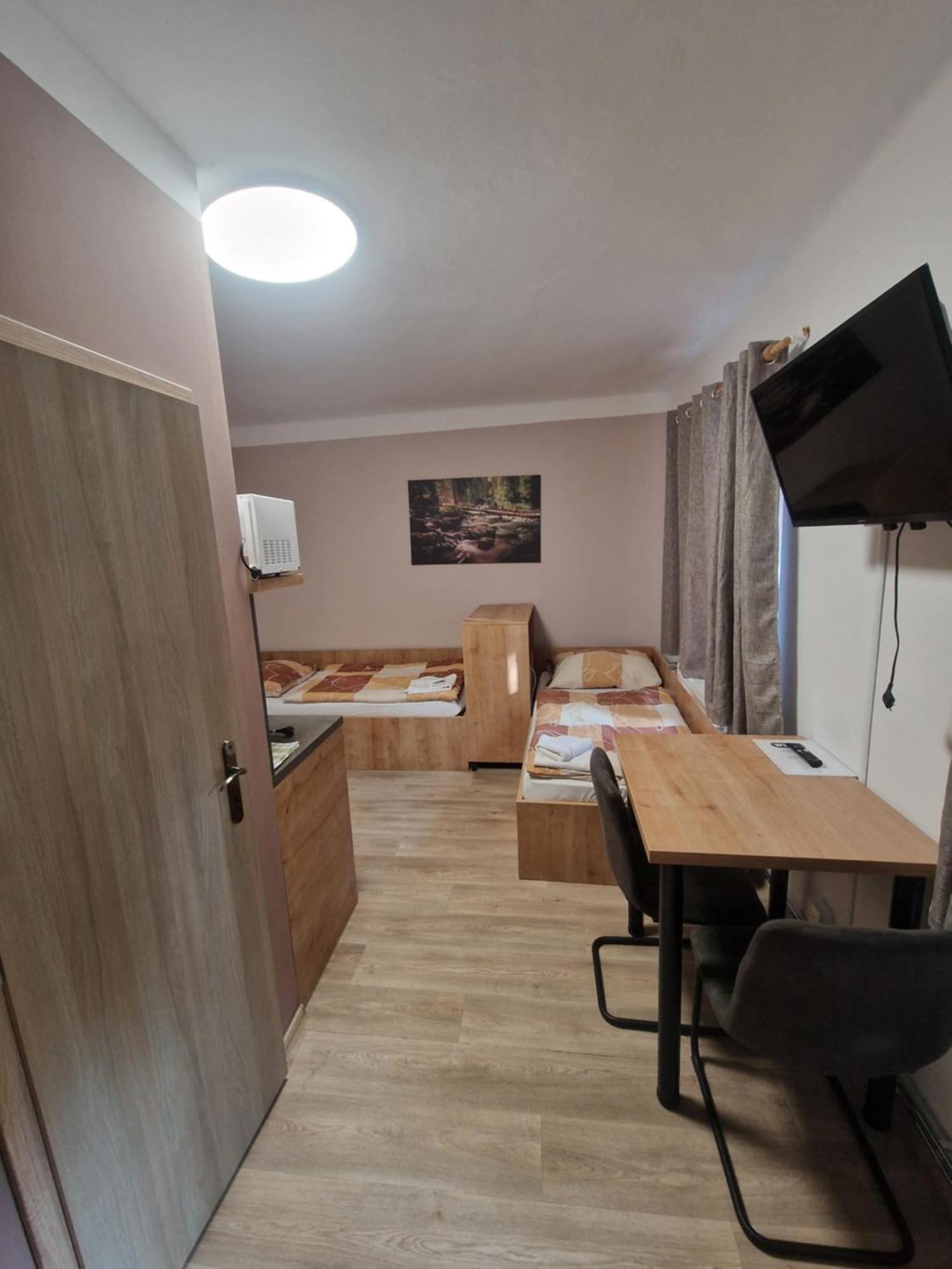 Apartmany Pod Klasterem Kladruby  Luaran gambar